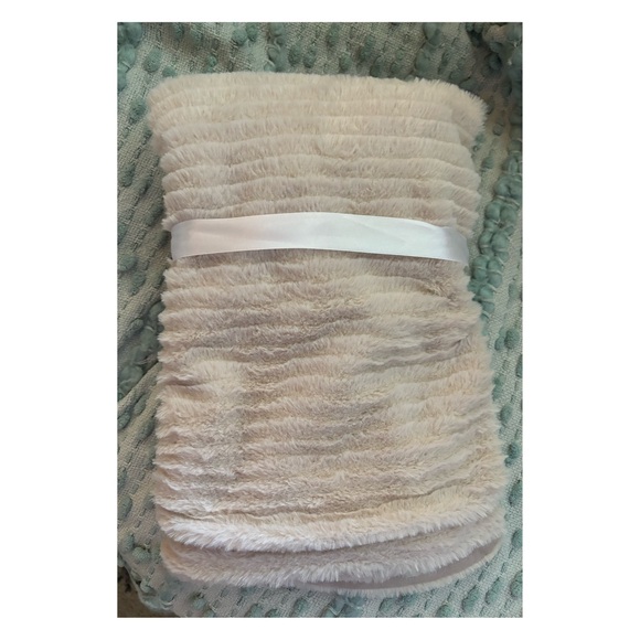 Plush Griege Beige ~ NEW Baby Blanket - Picture 2 of 3